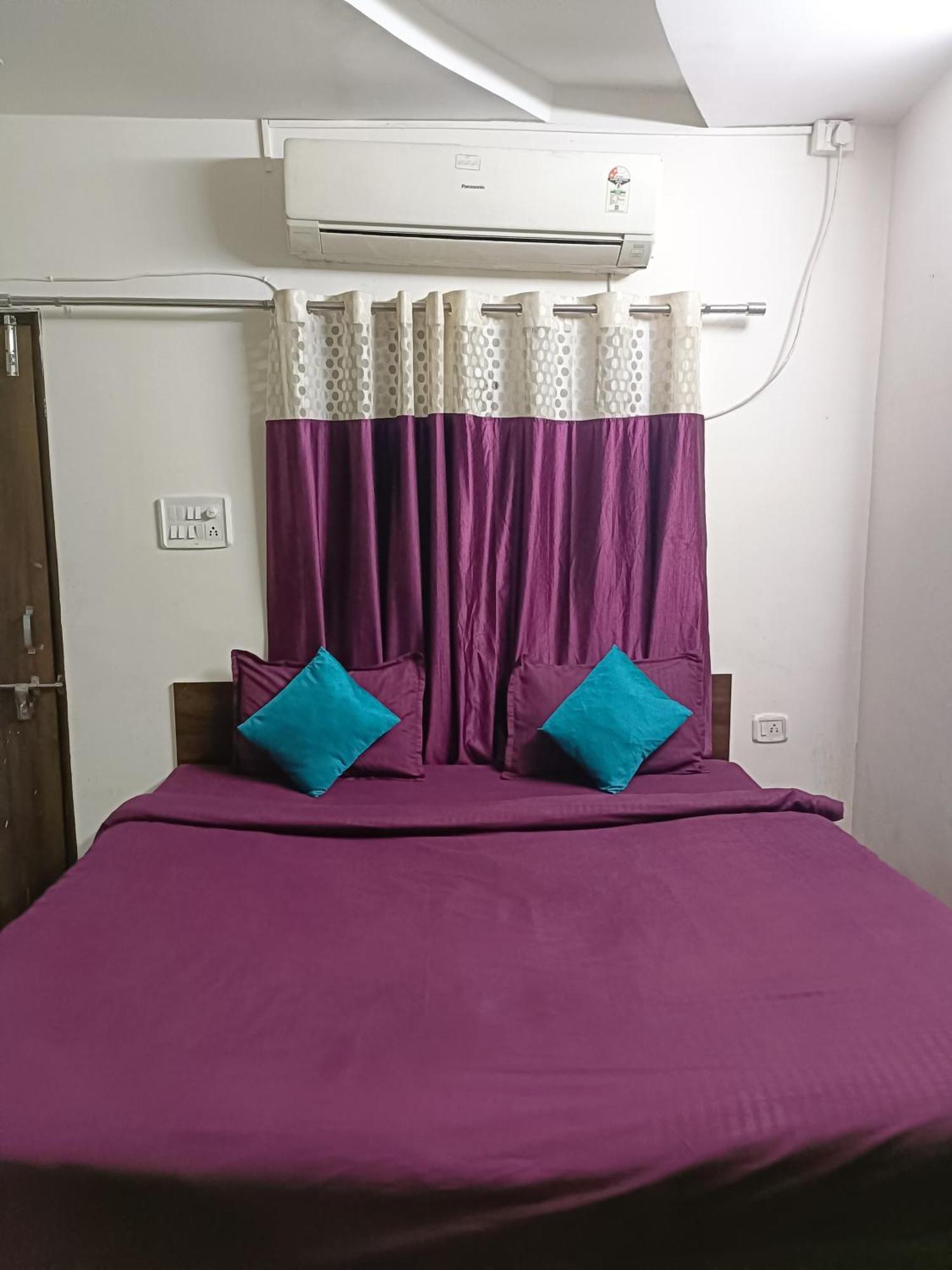 Hotel Rose Valley Indore Exteriör bild