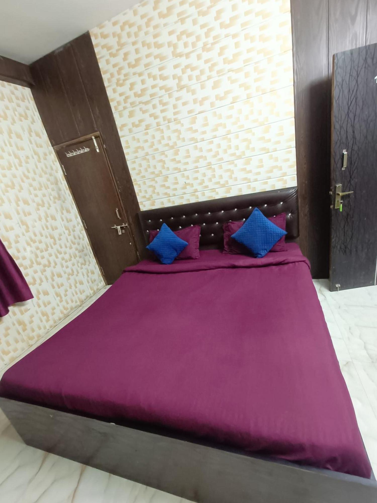 Hotel Rose Valley Indore Exteriör bild
