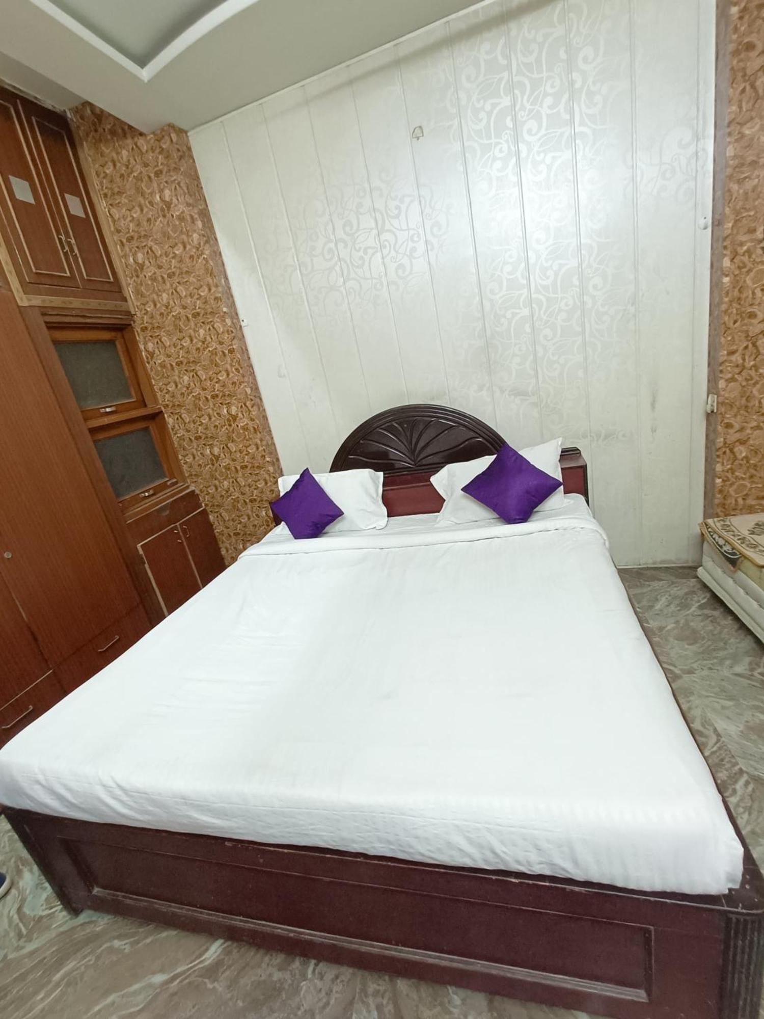 Hotel Rose Valley Indore Exteriör bild